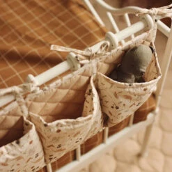 Avery Row Pochette De Rangement Pour Lit De Bébé Grasslands -Bébé Idées Cadeaux Soldes Boutique avery row pochette de rangement pour lit de bebe g 3