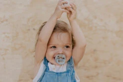 Bibs Suces Tie Dye Cloud Pqt De 2 -Bébé Idées Cadeaux Soldes Boutique bibs suces tie dye cloud pqt de 2 1