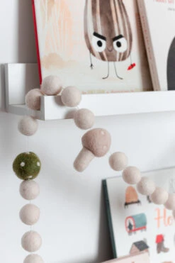 Lil North Co. Guirlande Décorative Whimsical Mushrooms 5 Lil North Co. Guirlande Décorative Whimsical Mushrooms -Bébé Idées Cadeaux Soldes Boutique lil north co guirlande decorative whimsical mushro 2