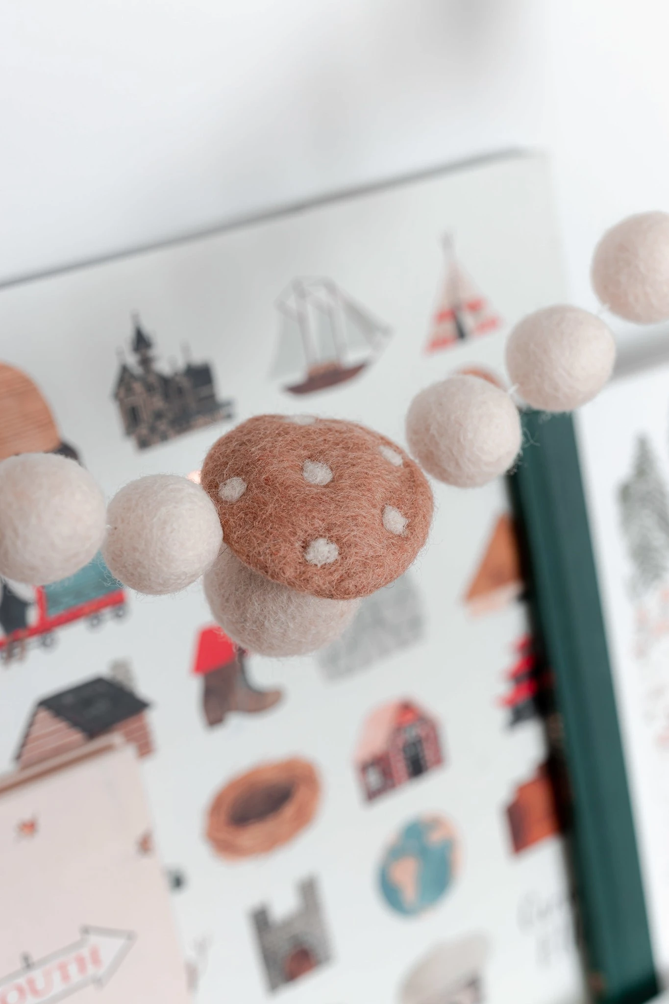 Lil North Co. Guirlande Décorative Whimsical Mushrooms 1 Lil North Co. Guirlande Décorative Whimsical Mushrooms