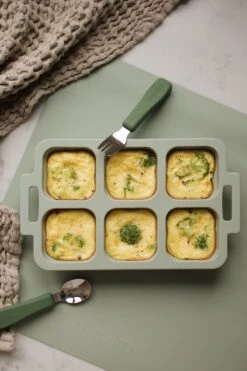 Minika Moules à Muffins Repliables Sage -Bébé Idées Cadeaux Soldes Boutique minika moules a muffins repliables sage 4