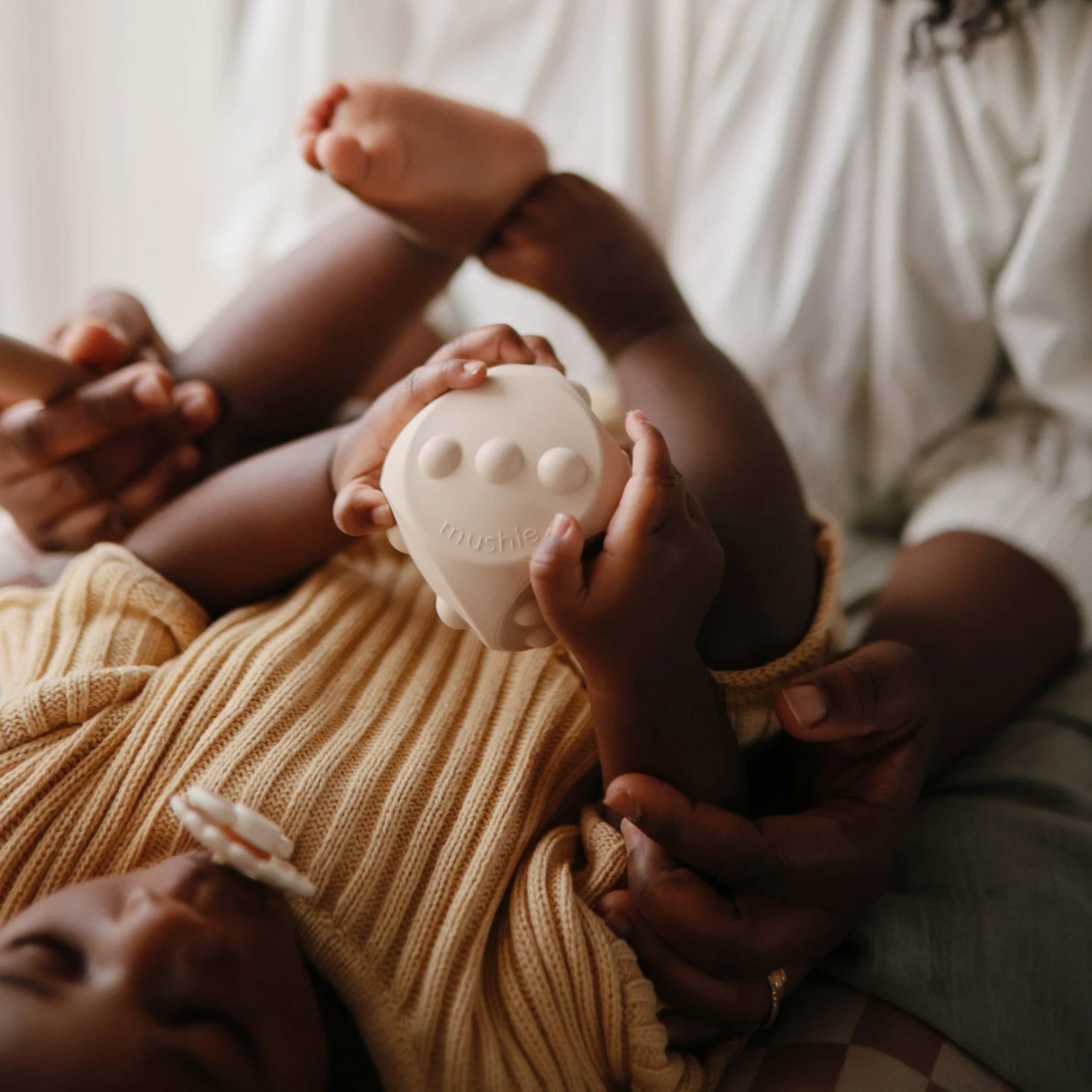 Mushie Ensemble De Dés à Presser Blush/Shifting Sand 1 Mushie Ensemble De Dés à Presser Blush/Shifting Sand