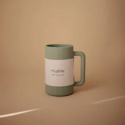 Mushie Tasse De Rinçage De Bain Sage -Bébé Idées Cadeaux Soldes Boutique mushie tasse de rincage de bain sage 2