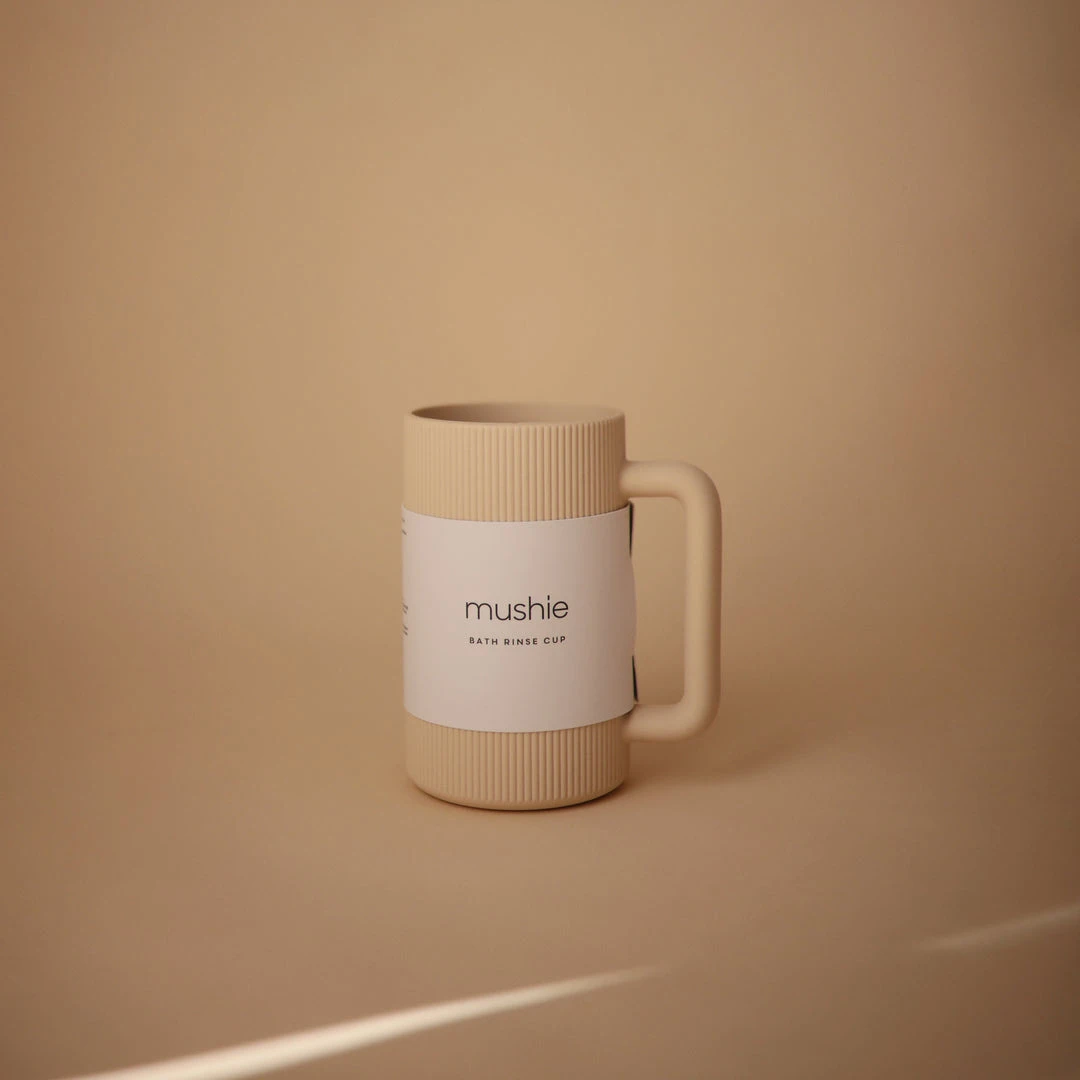 Mushie Tasse De Rinçage De Bain Shifting Sands 2 Mushie Tasse De Rinçage De Bain Shifting Sands – Image 2