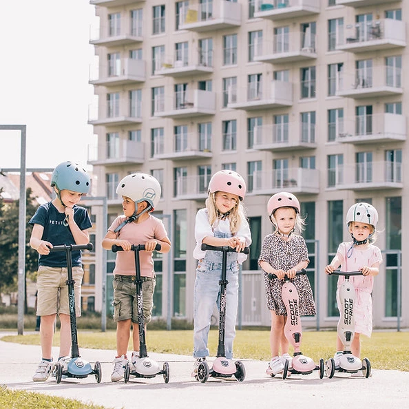 Scoot And Ride Trottinette Highwaykick 3 LED Ash 1 Scoot And Ride Trottinette Highwaykick 3 LED Ash